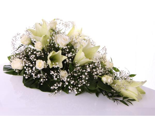 024 Kukkalaite hautajaisiin valk. 